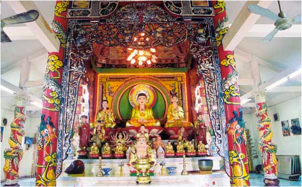 Điện Phật năm 2002