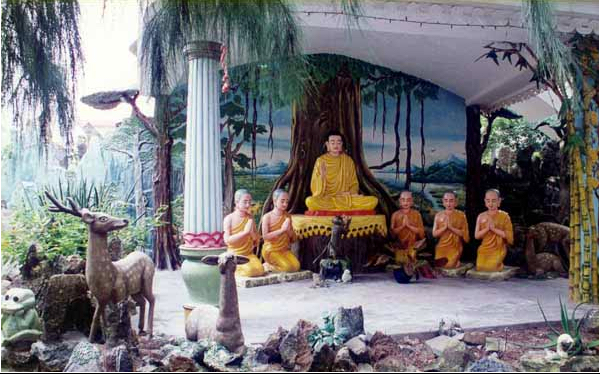 Tượng Đức Phật chuyển pháp luân