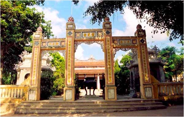 Tam quan chùa