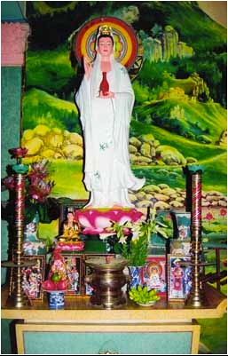 Bàn thờ Bồ tát Quan Âm