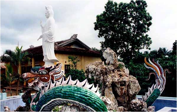 Tượng Bồ tát Quan Âm