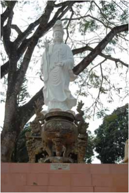 Tượng Bồ tát Quan Âm