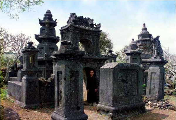 Khu tháp Tổ