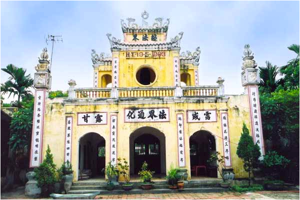 Tam quan chùa