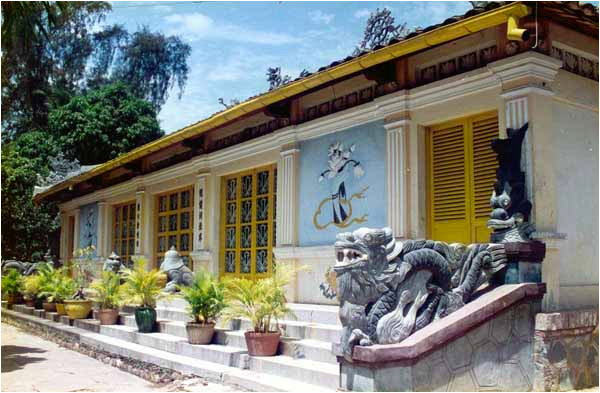 Mặt tiền chùa năm 1998