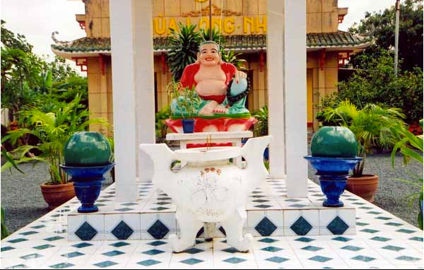 Tượng Bồ tát Di Lặc