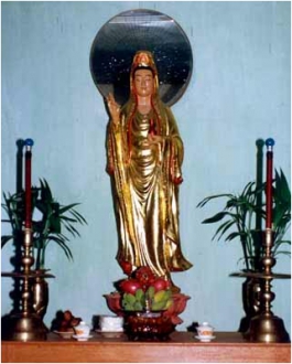 Tượng Bồ tát Quan Âm