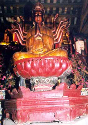 Tượng Bồ tát Chuẩn Đề