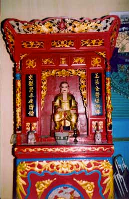 Bàn thờ Giám Trai