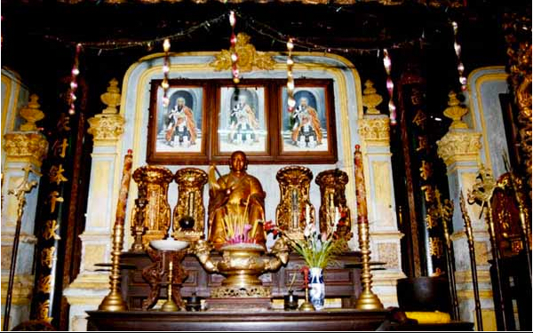 Bàn thờ chư Tổ