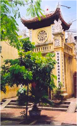 Tam quan chùa