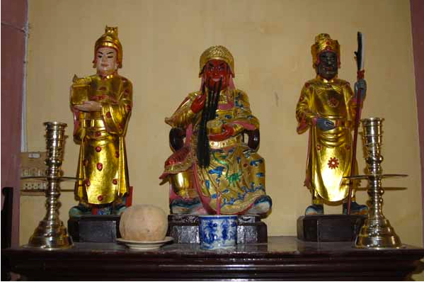 Bàn thờ Quan Công