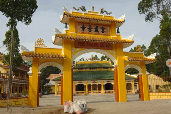 Tam quan chùa năm 2006