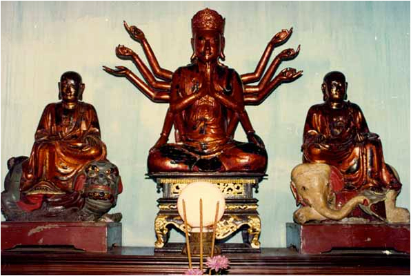 Bàn thờ Bồ tát Chuẩn Đề