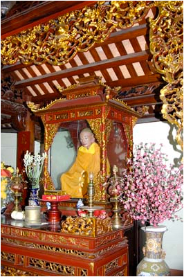 Bàn thờ Nhục thân Thiền sư Như Trí