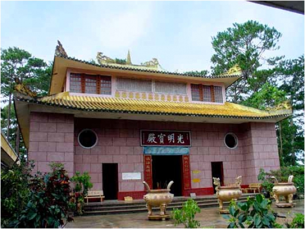 Ngôi chánh điện