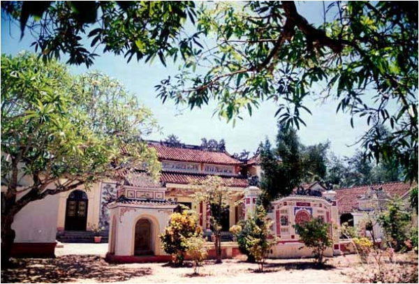 Toàn cảnh chùa (1)