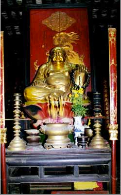 Bàn thờ Bồ tát Di Lặc