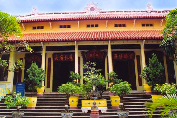 Mặt tiền chùa