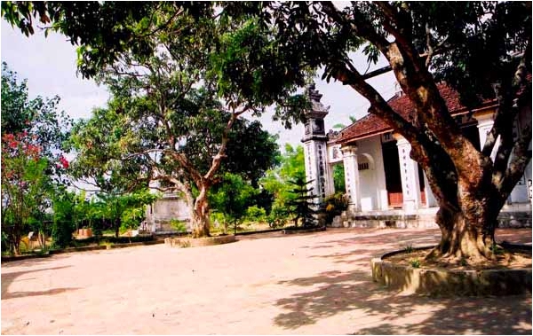Mặt trước chùa