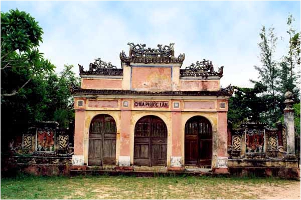 Tam quan chùa