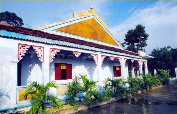 Mặt bên chùa