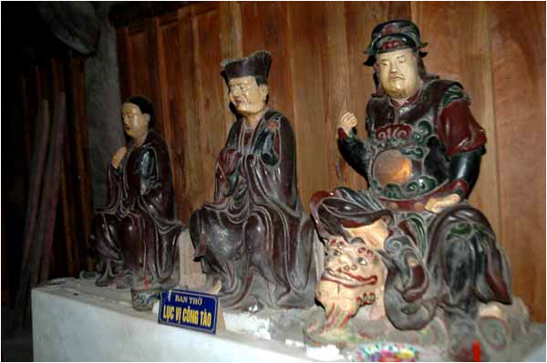 Bàn thờ Lục Vị Công Tào