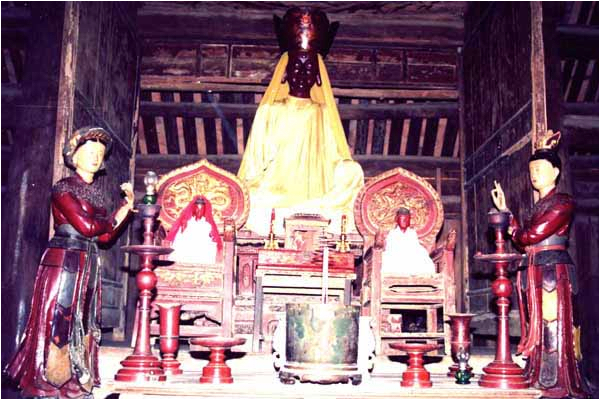 Bàn thờ Bà Pháp Vân