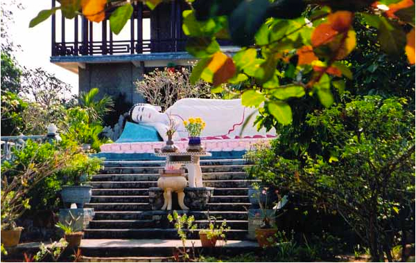 Tượmg đức Phật nhập niết bàn