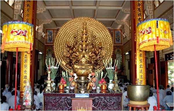 Bàn thờ Bồ tát Quan Âm Thiên Thủ Thiên Nhãn