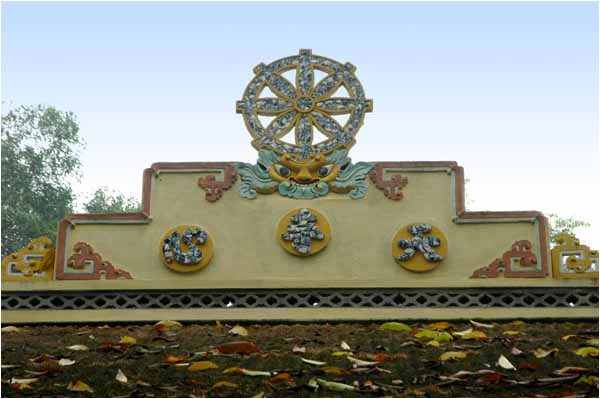 Trang trí ở nóc chùa