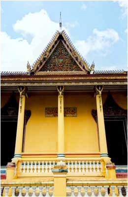 Mặt trước chùa