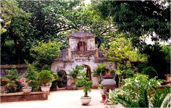 Tam quan chùa