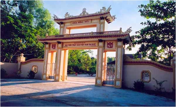 Tam quan chùa