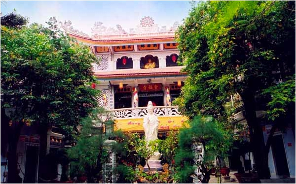 Mặt tiền chùa năm 2003