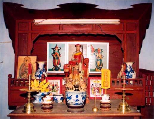 Bàn thờ Bồ tát Địa Tạng