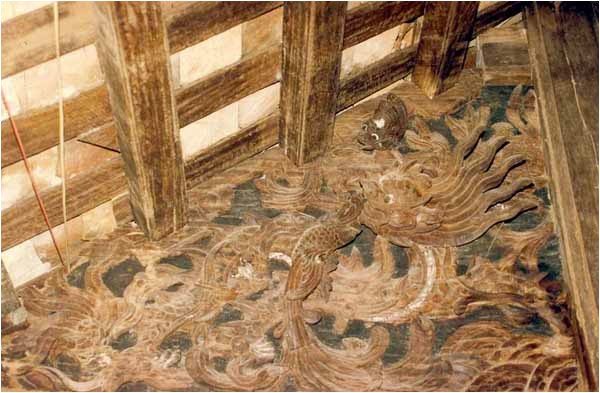 Chạm gỗ ở vỉ kèo toà Thượng Điện