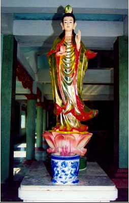 Tượng Bồ tát Quan Âm