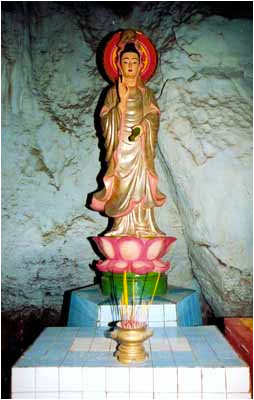 Bàn thờ Bồ tát Quan Âm