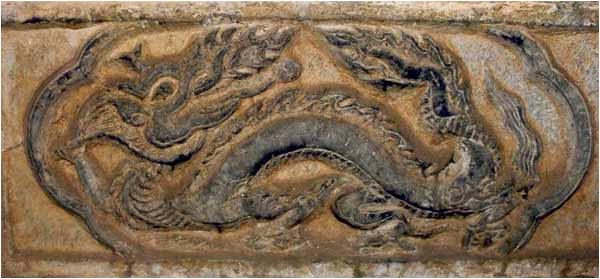 Trang trí trên bệ đá (2)