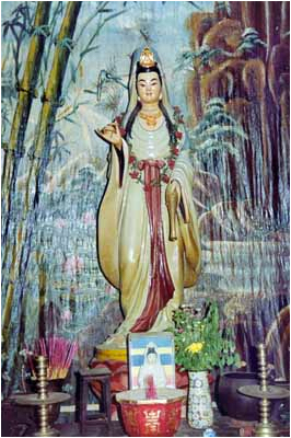 Bàn thờ Bồ tát Quan Âm