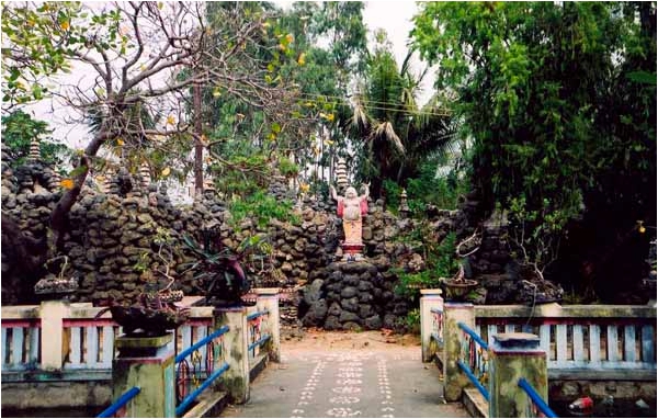 Tượng Bồ tát Di Lặc