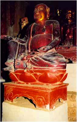 Tượng Bồ tát Di Lặc