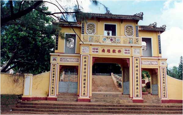 Tam quan chùa (1)