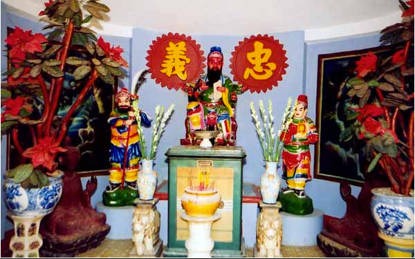 Bàn thờ Quan Công